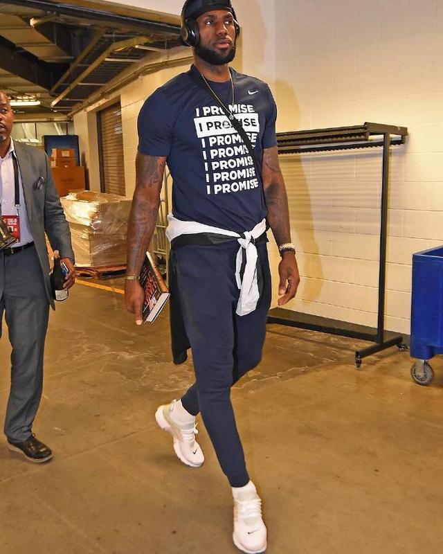 豫媒：河南热身赛6-2胜海港，为足协杯决赛开设6列球迷专列（河南热身赛6-2击败海港，足协杯决赛加开6列球迷专列）