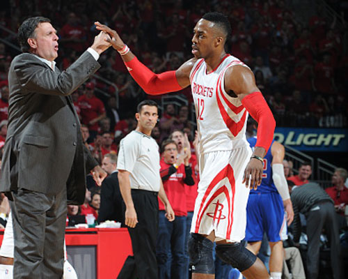 太阳报：萨拉赫今天驾驶劳斯莱斯离开训练基地，面无表情（太阳报：萨拉赫今日开劳斯莱斯驶离训练基地，表情冷峻）