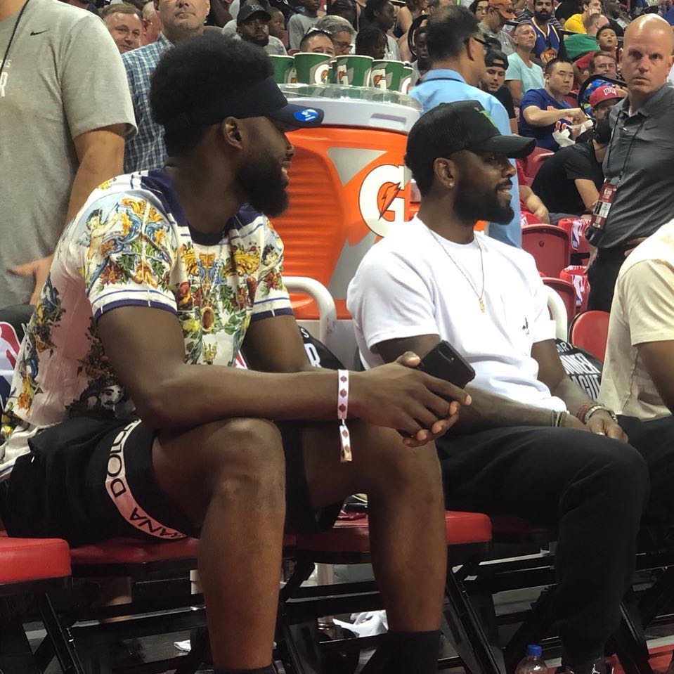 邮报整理C罗豪车收藏：有多辆布加迪，最贵的车价值850万英镑（邮报盘点C罗豪车收藏：多台布加迪在列，最贵座驾高达850万英镑）