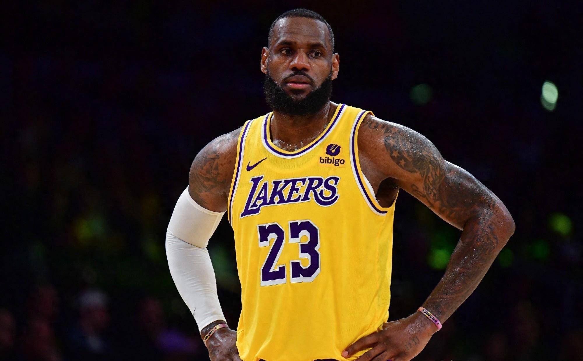 ATP以辛卡强强对话结束2025赛季，辛纳一战追平六位网坛传奇纪录（ATP 2025赛季收官上演辛卡巅峰对决，辛纳一战追平六位网坛传奇纪录）