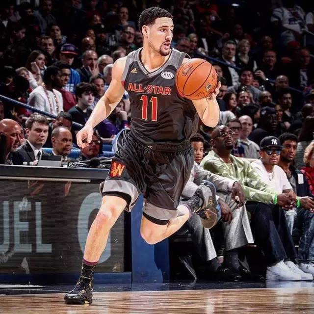 夺冠大热直接对话，阿森纳、拜仁位列欧冠夺冠赔率榜前二（欧冠夺冠赔率前二强强对话：阿森纳与拜仁正面交锋）