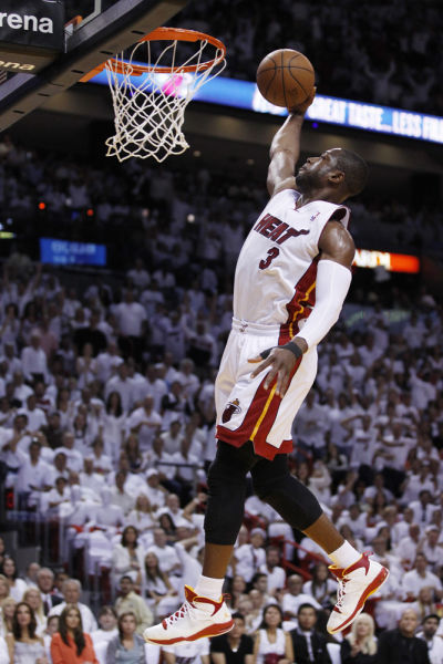 斯玛特谈詹姆斯复出：他球商极高，所有人因为他在场受益匪浅（斯玛特谈詹姆斯回归：顶级球商加持，全队受益良多）