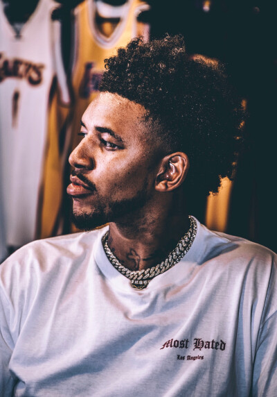 波媒：什琴斯尼在加盟巴萨前考虑参加波兰第七级别联赛（波兰媒体：什琴斯尼转投巴萨前曾考虑出战波兰第七级别联赛）