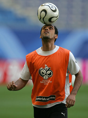 霍芬海姆vs奥格斯堡：曹法尔、奥利弗-鲍曼首发，法比安-里德、泽西格尔出战（霍芬海姆迎战奥格斯堡：曹法尔、奥利弗-鲍曼入选首发，法比安-里德、泽西格尔将出战）